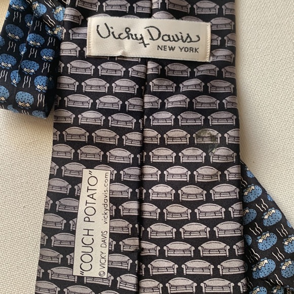 Silk Vicky Davis Couch Potato Tie - Picture 4 of 5